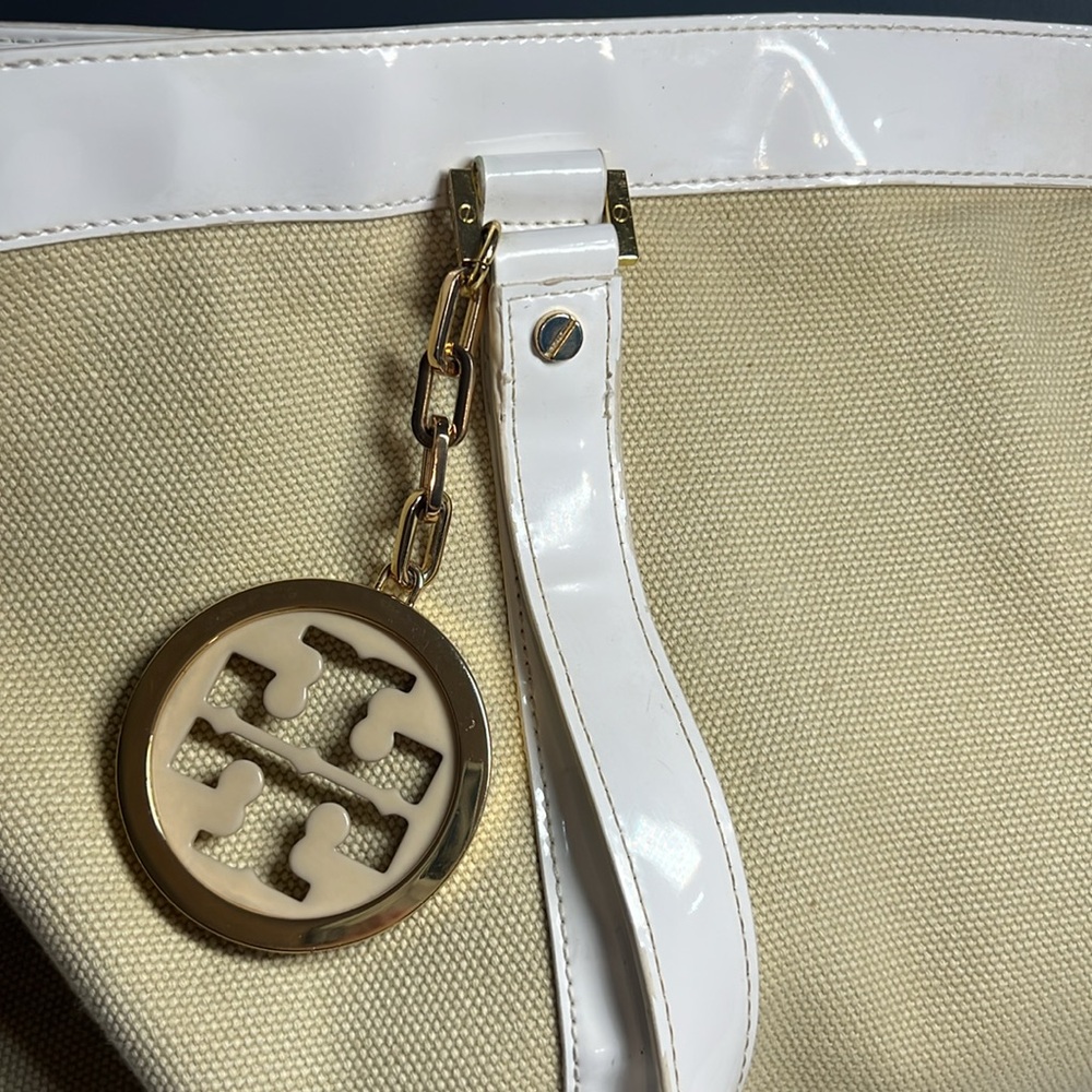 Tory Burch Tan and White Tote Bag - Picture 16 of 16